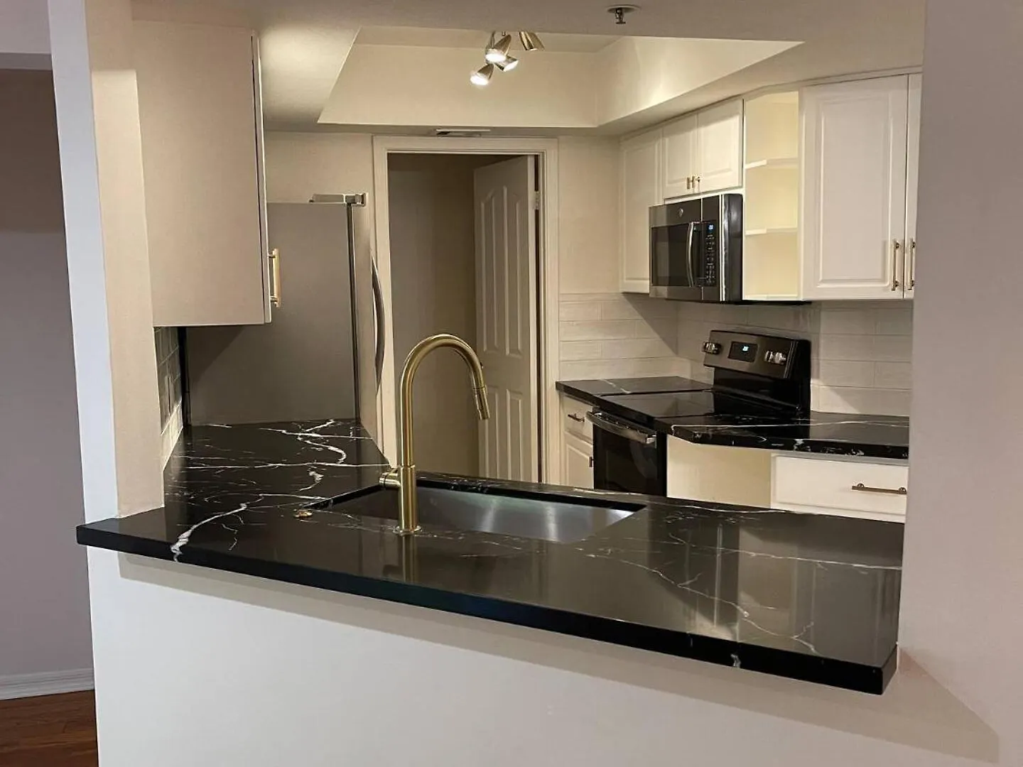 Home Away From Home In The Heart Of Phoenix - Extended Stay Relocation Insurance
